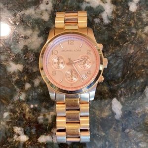 Michael Kors Oversized Layton Pale Rose Gold-Tone